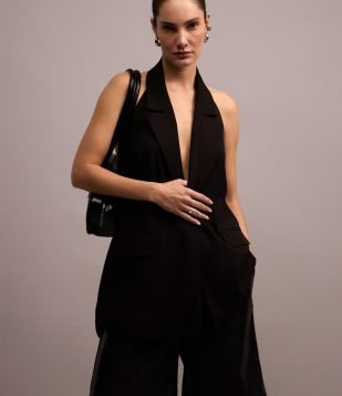 Colete Frente Única em Alfaiataria com Botão único e Bolsos Preto