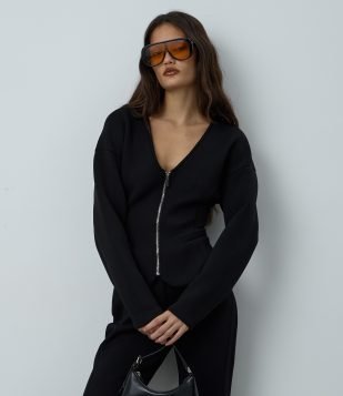 Jaqueta Acinturada em Ponto Roma com Zíper Preto