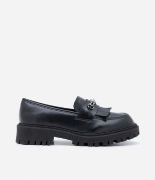 Sapato Loafer Tratorado com Enfeite no Cabedal Preto