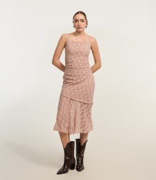 Vestido Midi em Renda com Drapeado e Barra Assimétrica Rosa