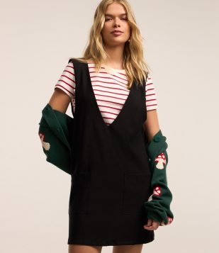 Vestido Salopete em Alfaiataria com Decote V e Bolsos Preto