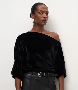 Blusa Assimétrica em Veludo com Franzidos Preto