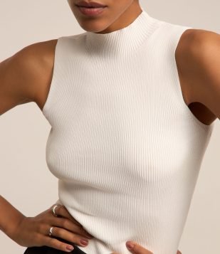 Blusa Regata Básica em Tricô com Gola Alta Branco