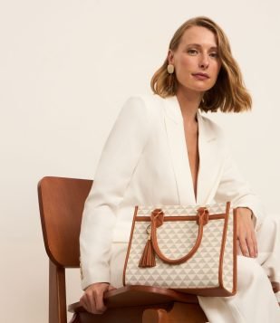 Bolsa Satchel Média com Tássel e Estampa Triangular Off White