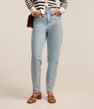 Calça Mom Cintura Alta em Jeans com Costura Aparente Azul