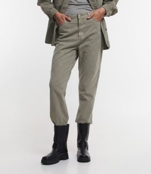 Calça Mom Cintura Média em Sarja com Textura Verde