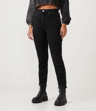 Calça Mom Jeans com Bolsos e Barra Dobrada Preto