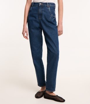 Calça Mom em Jeans com Pences e Puídos nos Bolsos Azul Escuro