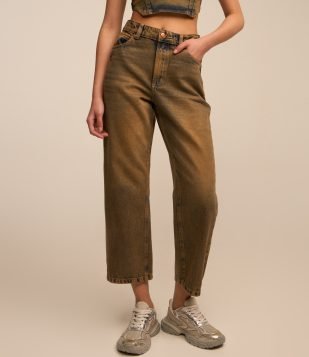 Calça Reta em Jeans Dirty Washed com Bolsos Marrom