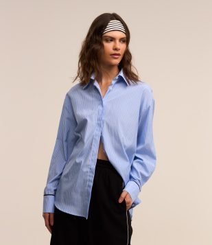 Camisa Alongada em Tricoline Listrado com Detalhe de Viés no Punho Azul