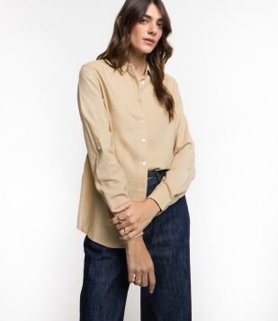 Camisa Básica em Viscolinho com Detalhe na Manga Bege