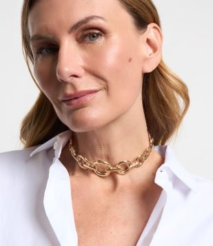 Colar Choker em Metal Rígida com Elos Redondos Frontais Dourado