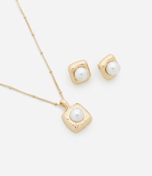 Conjunto de Colar Curto com Pingente Quadrado com Perola Artificial e Brinco Botão Dourado