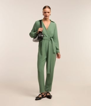 Macacão Alfaiatado com Decote Profundo e Amarração na Cintura Verde