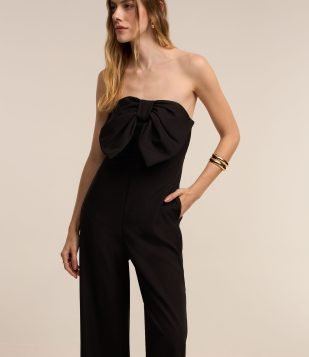 Macacão Tomara que Caia em Crepe com Laço Frontal e Zíper nas Costas Preto