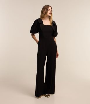 Macacão Wide Leg em Viscose com Mangas Bufantes e Amarração nas Costas Preto