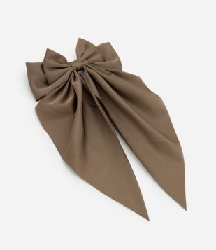 Presilha de Cabelo Acetinado com Formato de Laço Grande Marrom