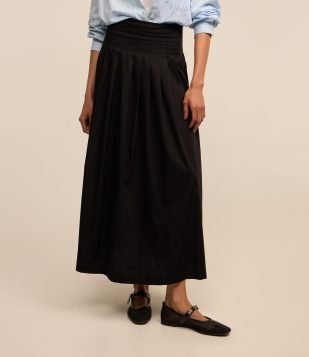 Saia Longa em Tricoline com Pregas Preto