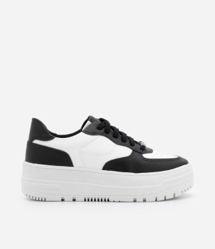 Tênis Cano Baixo com Caixa Alta e Detalhe Metalizado no Calcanhar Preto