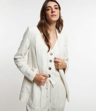 Blazer Alongado em Viscolinho com Estampa Risca de Giz Off White