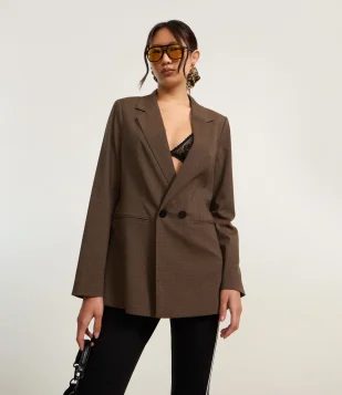 Blazer Amplo Alfaiatado com Lapelas e Botões Duplos Marrom