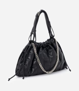 Bolsa Hobo Grande com Textura Matelassê e Detalhe em Corrente Preto