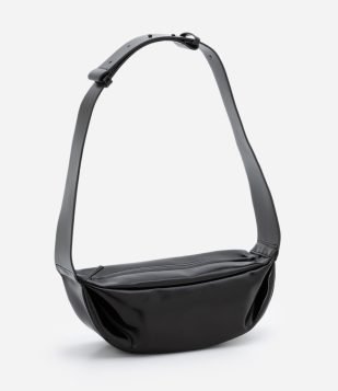 Bolsa Shoulder Média Desestruturada e com Alça Grossa Preto