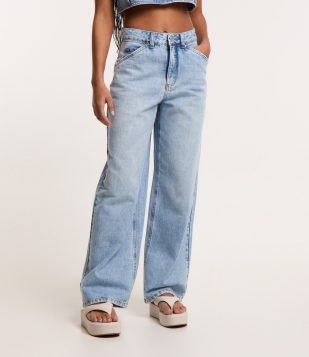 Calça Skater em Jeans com Passantes e Bolsos Azul