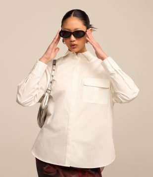 Camisa Alongada em Tricoline com Vista Dupla e Bolso Frontal Branco