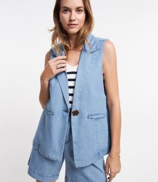 Colete Alongado em Jeans com Botão Único em Forma Geométrica Azul Claro