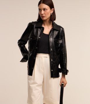 Jaqueta Alongada em Pu com Botões e Bolsos Frontais Preto