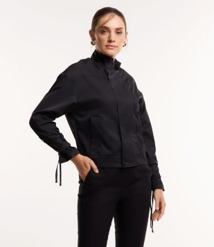 Jaqueta Bomber com Detalhe no Punho e Fechamento Frontal em Zíper Preto