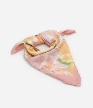 Lenço Quadrado em Cetim com Estampa Floral Rosa