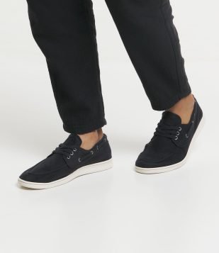 Mocassim Docksider com Amarração e Cadarço Preto