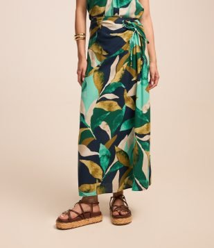 Saia Evasê Midi em Viscolinho com Folhagens Estampadas Azu-Verde