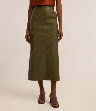 Saia Midi em Pu com Fenda e Bolsos Cargo Verde