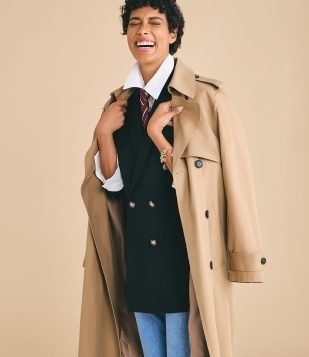 Trench Coat Alongado em Gabardine com Faixa para Amarração Marrom