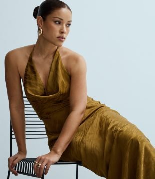 Vestido Midi Frente Única em Cetim com Decote Degagê Dourado