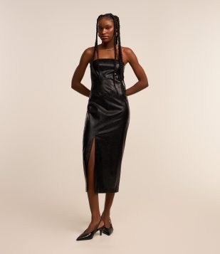 Vestido New Midi Tomara que Caia em PU com Recortes e Fenda Preto