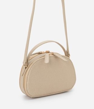 Bolsa Arredondada Transversal com Fechamento por Zíper Dourado