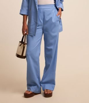 Calça Reta Comprida em Viscolinho com Bolsos Azul