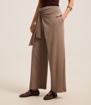 Calça Reta em Algodão com Transpasse e Amarração Bege