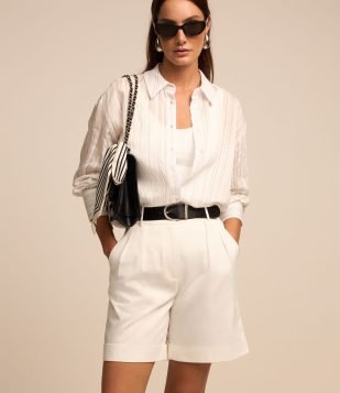 Camisa em Viscose com Listras Verticais e Gola com Lapela Branco