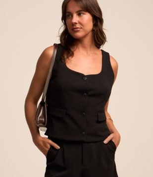 Colete em Crepe com Decote Quadrado e Botões Preto