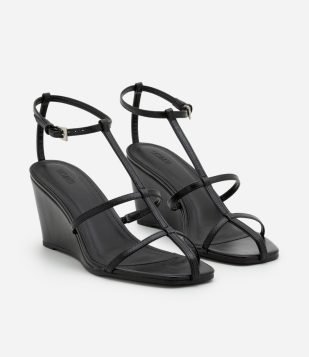 Sandália Anabela em PU com Tira Salomé Preto