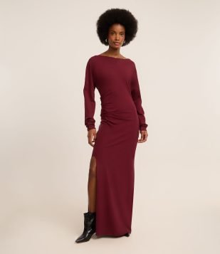 Vestido Longo com Drapeado e Fenda Bordô