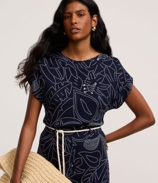 Blusa Canelada em Ribana com Estampa Floral e Folhagem Azul Marinho