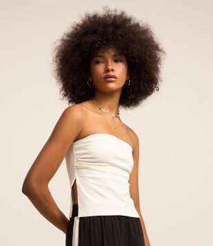 Blusa Cropped em Ponto Roma Tomara que Caia Branco