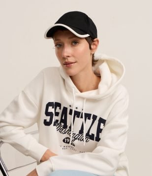 Boné Aba Curva em Sarja com Detalhe Contrastante na Borda Preto