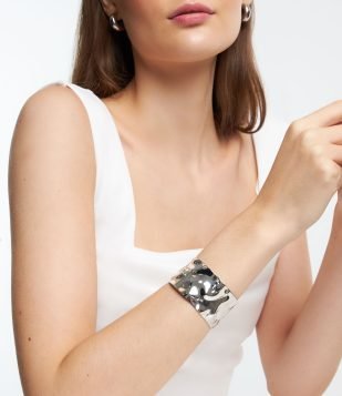 Bracelete Rígido em Metal Amassado Prata